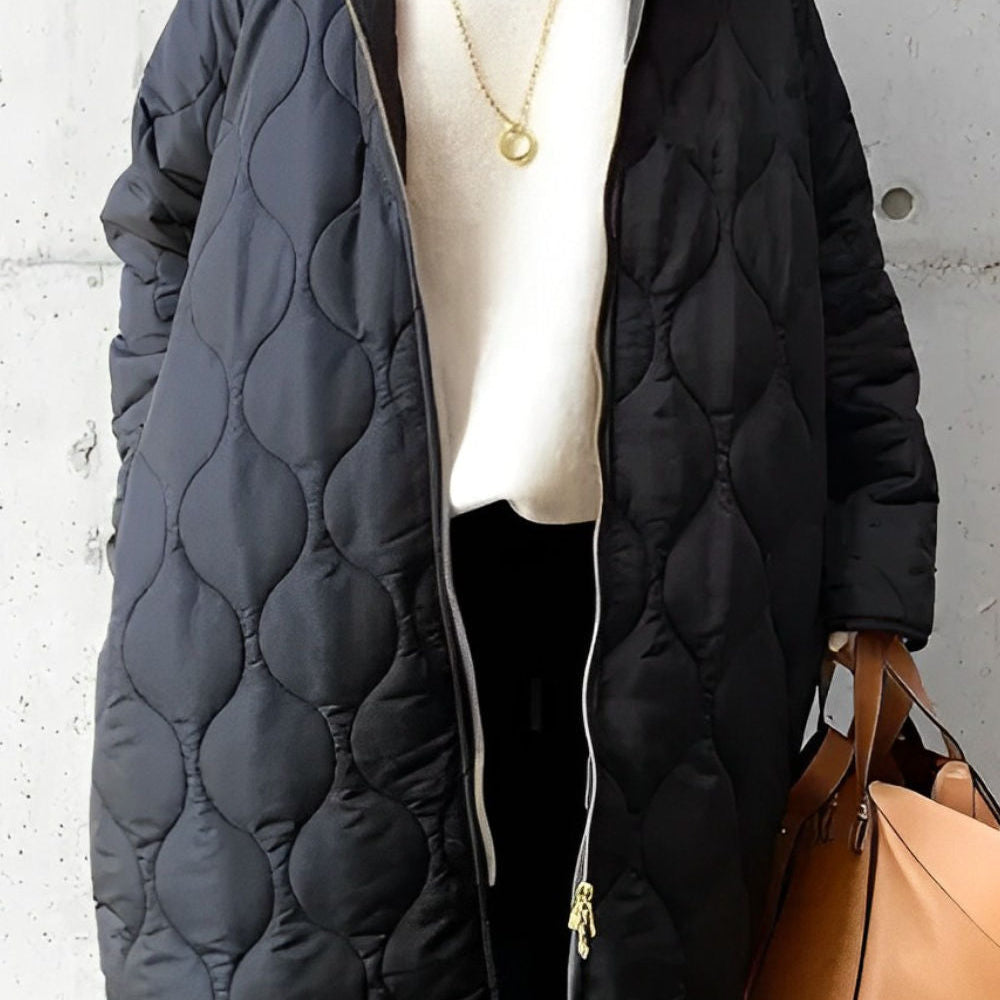 PRISCILLA™ | PARKA COM CAPUZ E DETALHES ATENCIOSOS