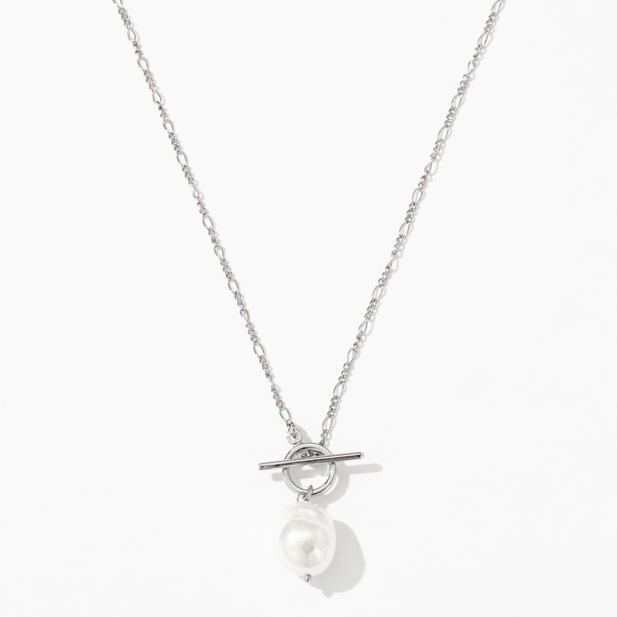 Colar Elegante com Pérolas Douradas