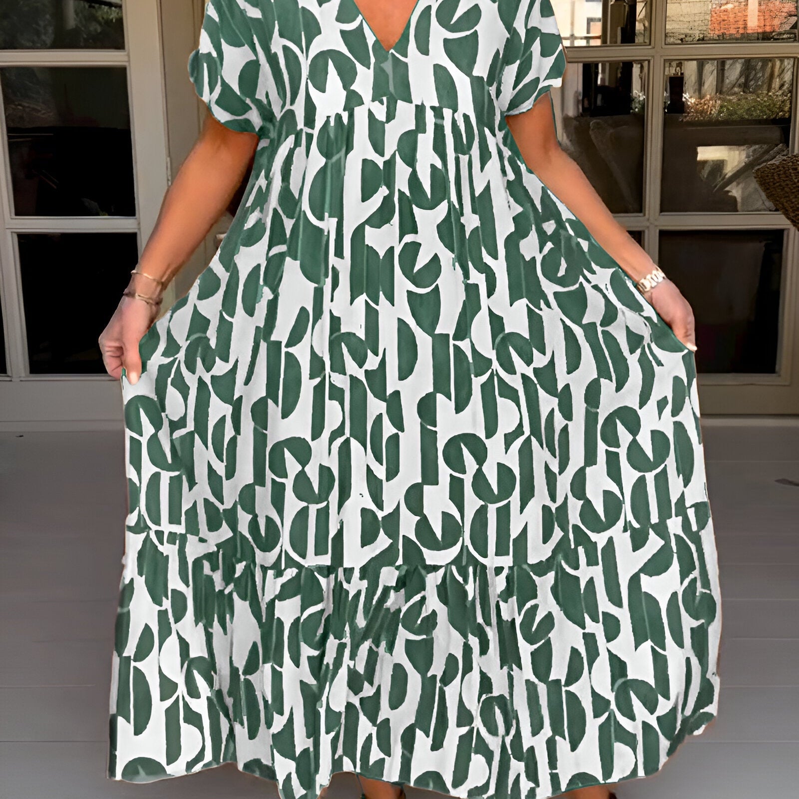 Felicia™ | Vestido arejado com decote em V
