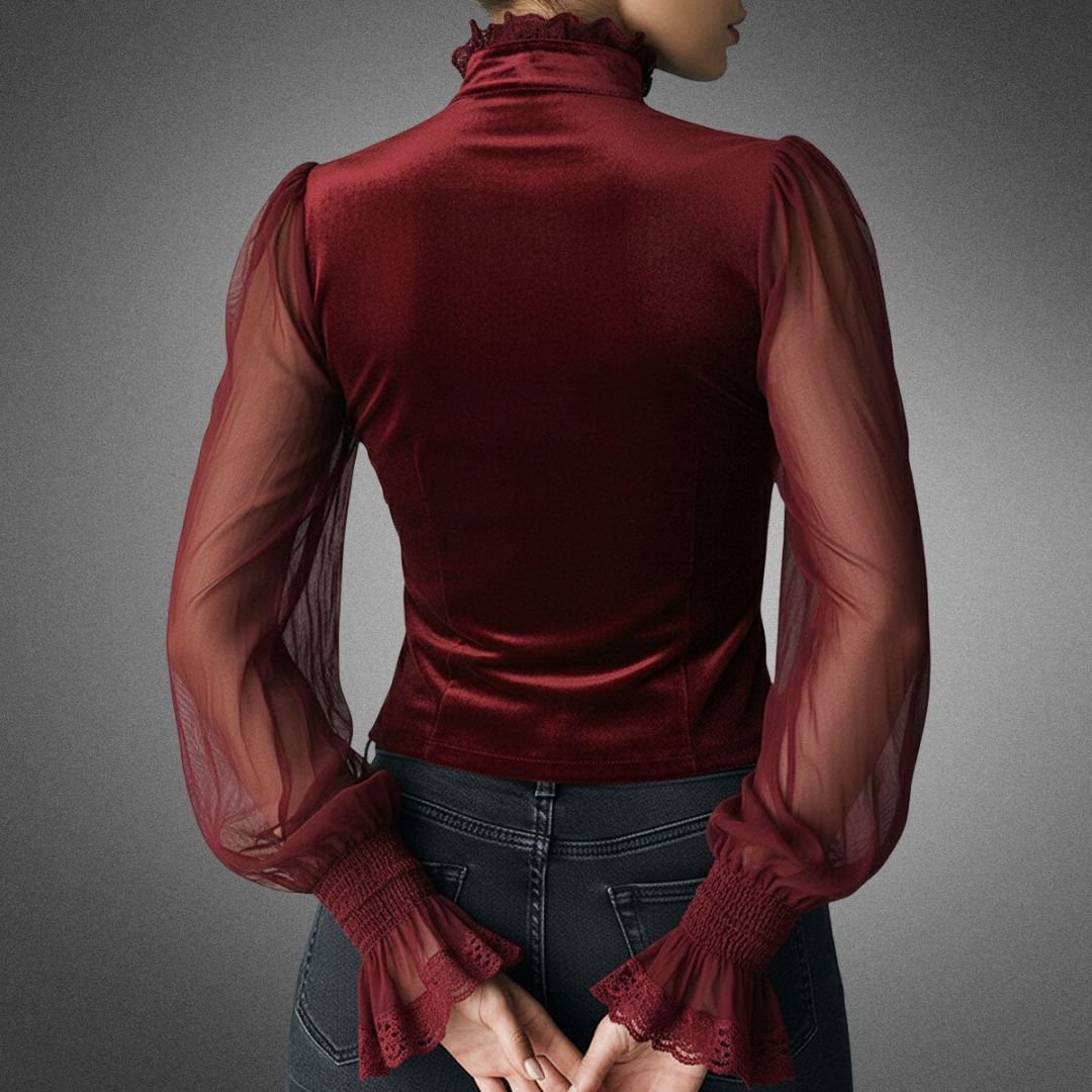 Elvira — Blusa Intemporal com Detalhes em Renda