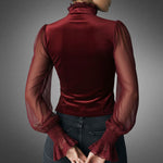 Elvira — Blusa Intemporal com Detalhes em Renda