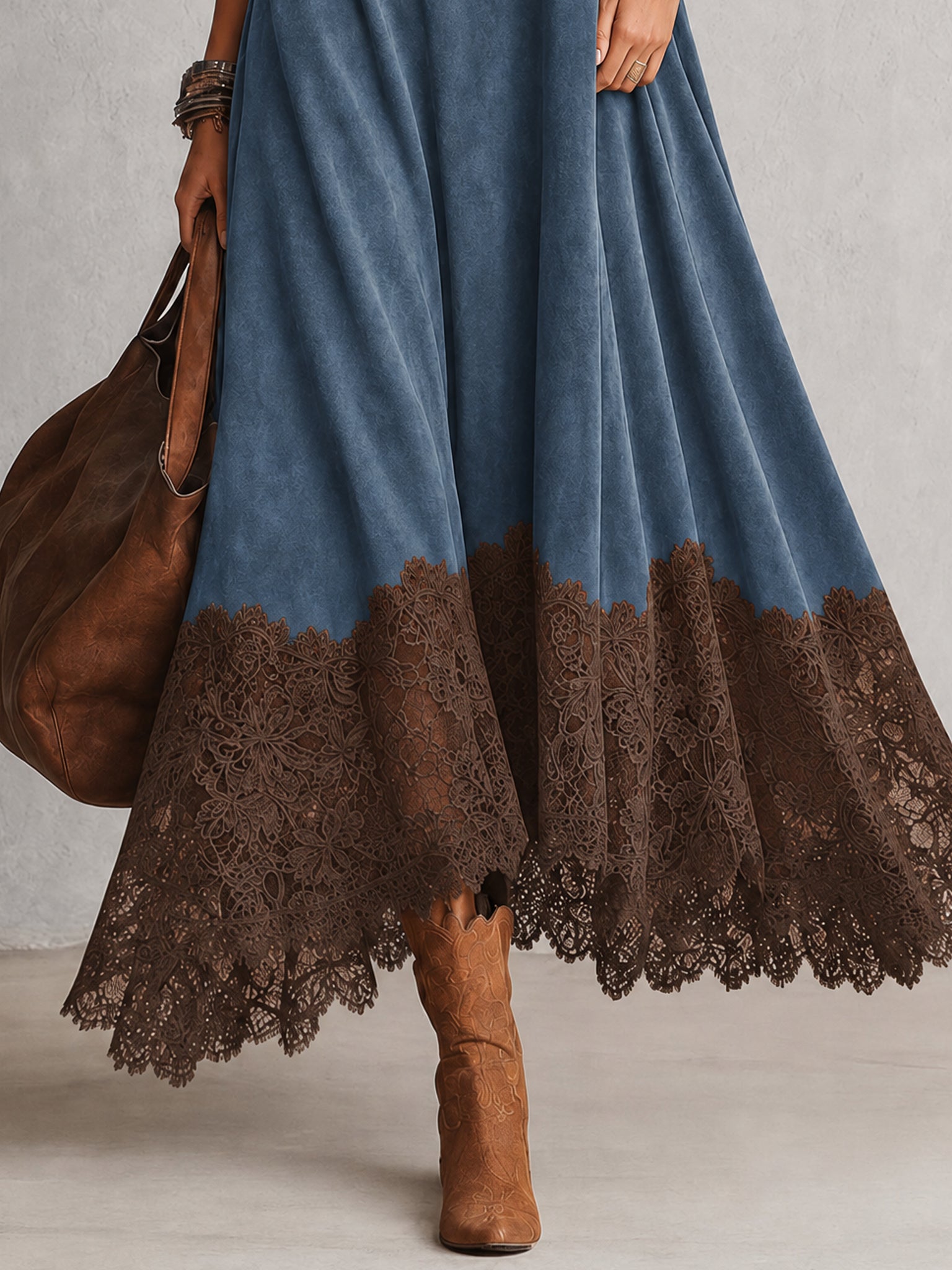 Brunella – Vestido Comprido com Efeito Camurça e Renda