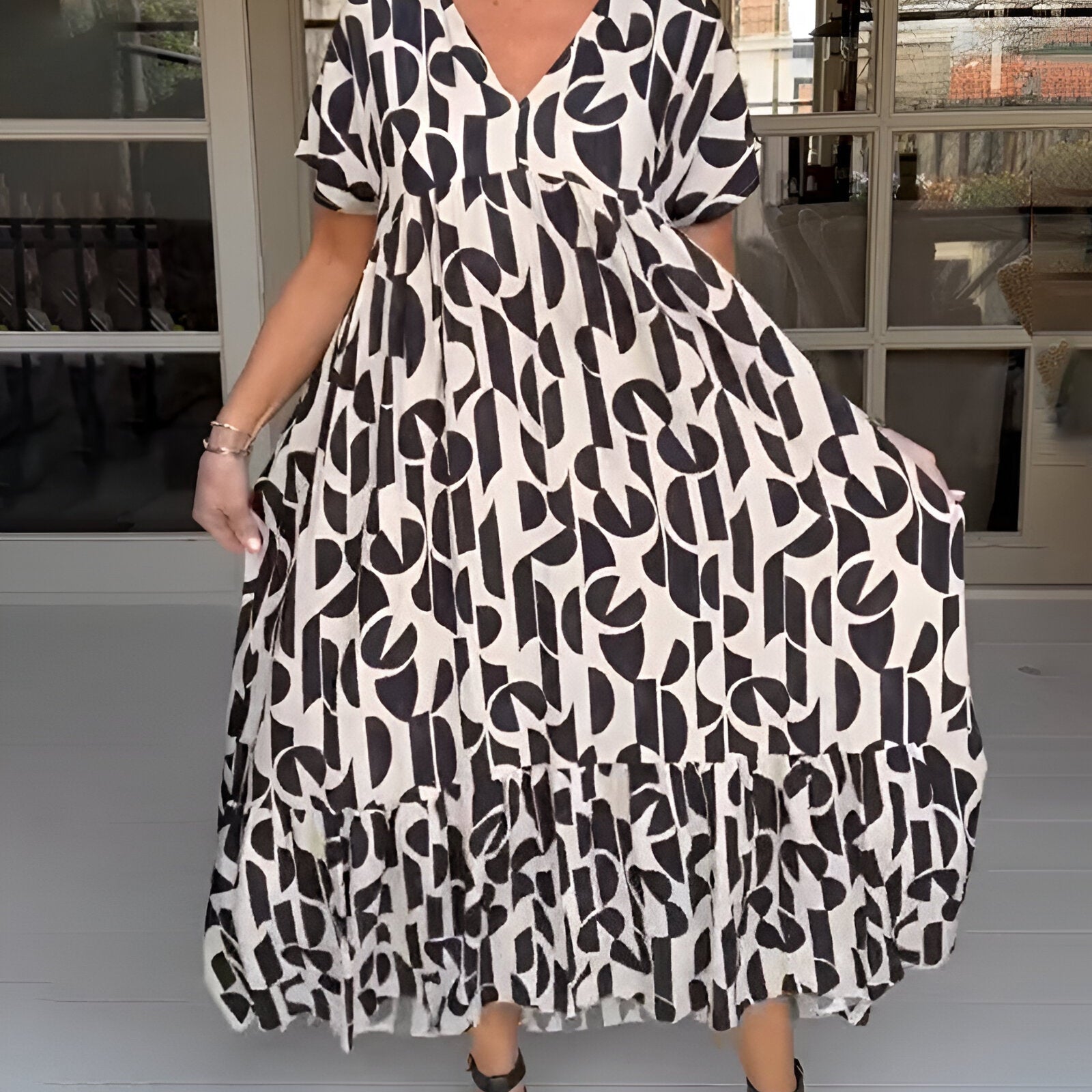 Felicia™ | Vestido arejado com decote em V