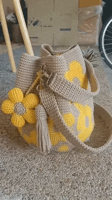 Jazmin — Saco Tote Floral de Croché Feito à Mão