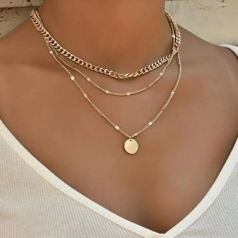 Gargantilha Elegante em Dourado e Prateado