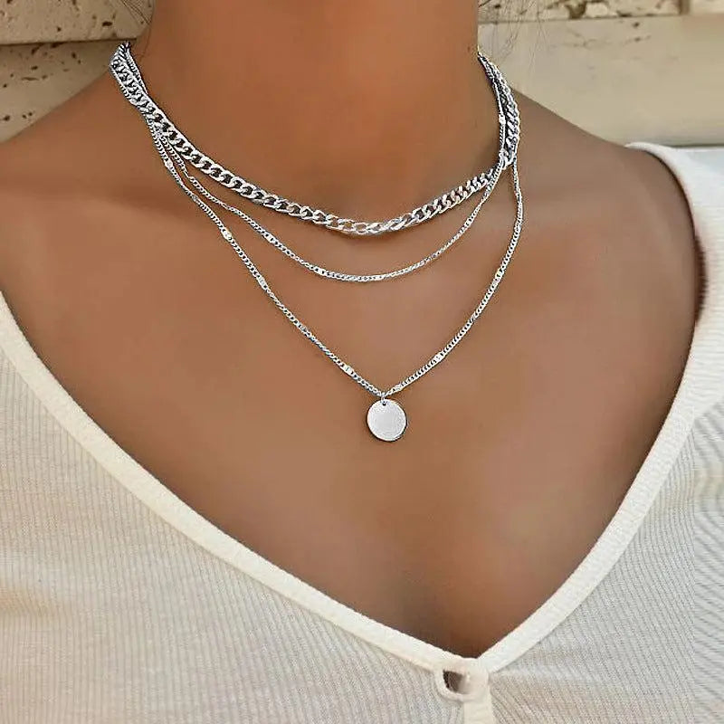 Gargantilha Elegante em Dourado e Prateado