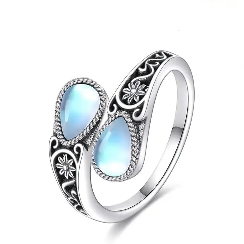 Anel Elegante em Forma de Flor com Pedra-da-Lua