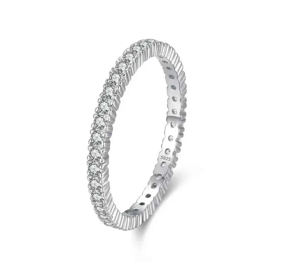 Anel Minimalista Brilhante Eternity