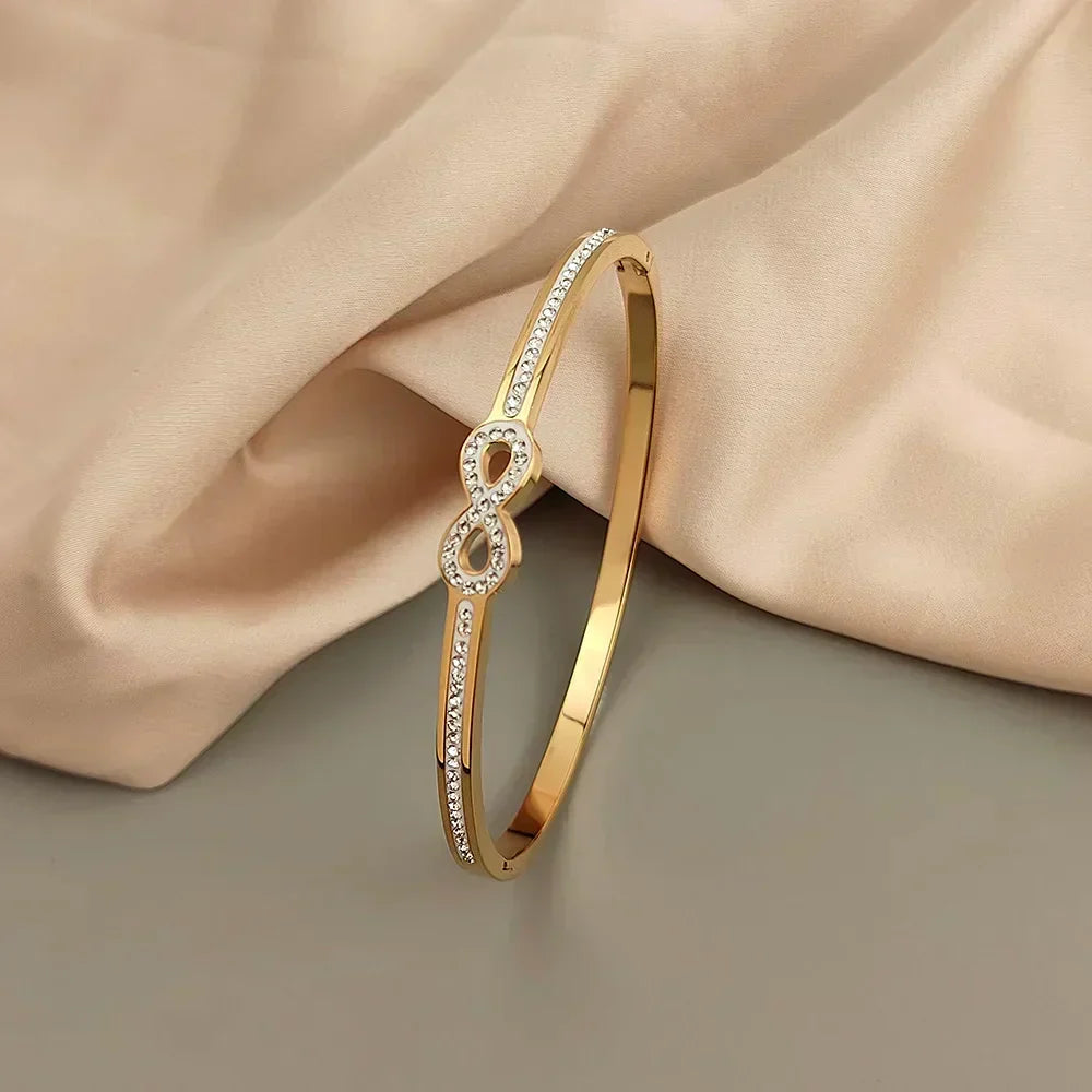 Pulseira Rígida com Símbolo do Infinito e Cristais Exclusivos
