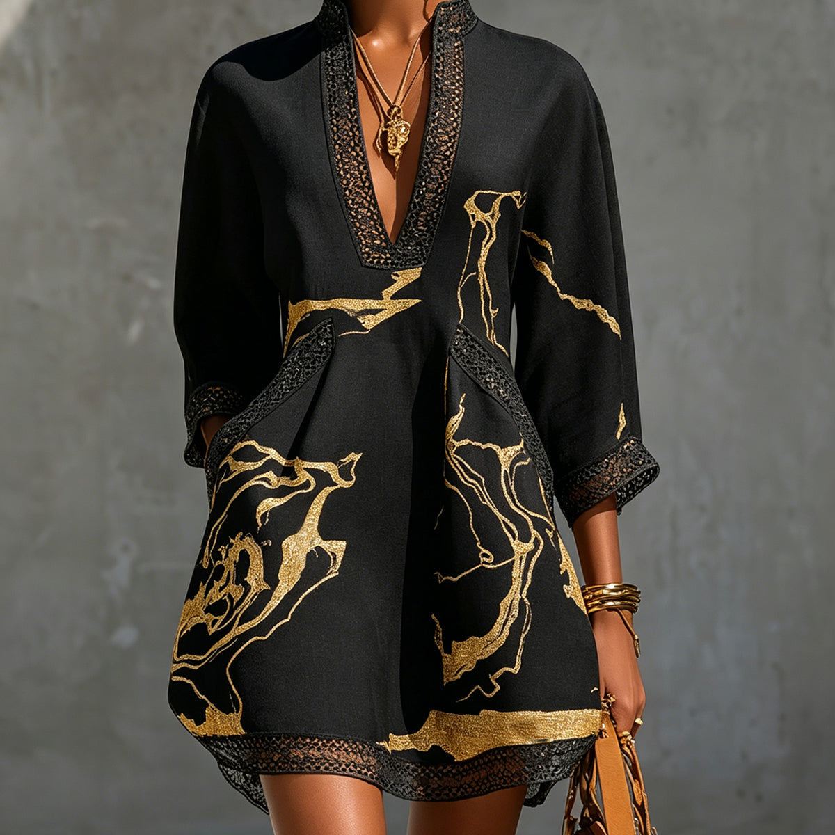 Diana | Vestido curto estampado em preto e dourado com decote em V e renda de crochê para Mulher