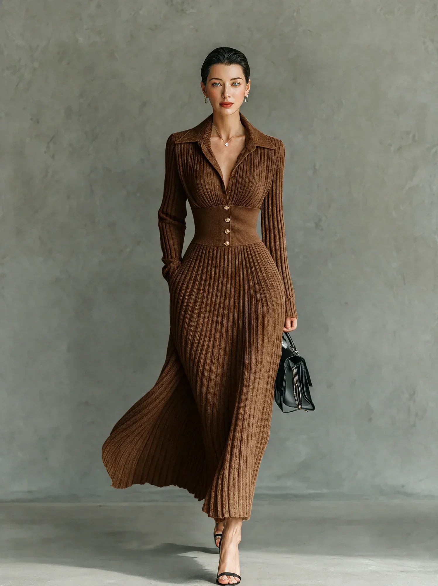 Claudia – Vestido Comprido Plissado com Lapela e Cinto