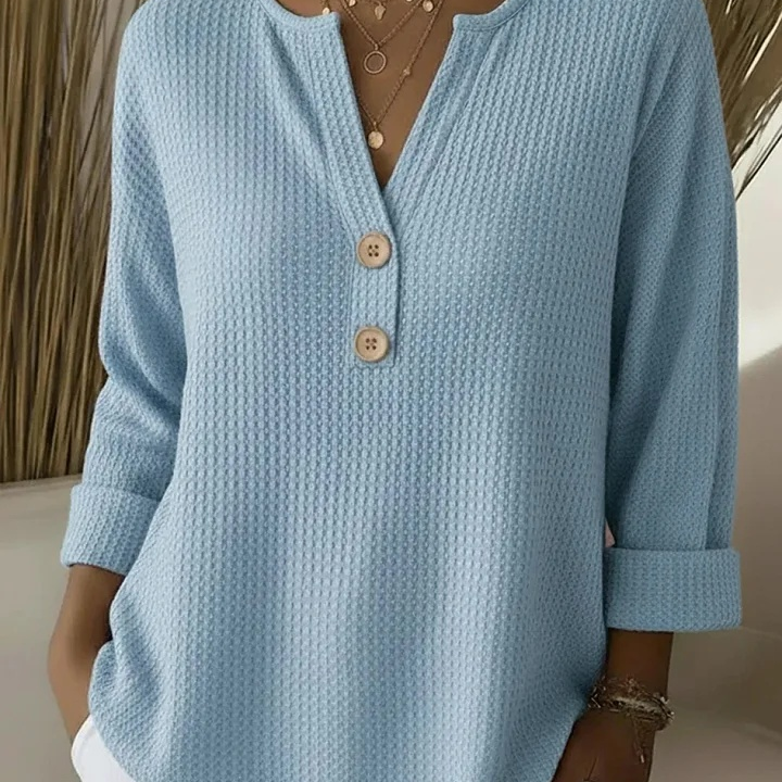 Lucia | T-shirt Henley Texturada com Botões