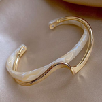 Pulseira Dourada com Opala Branca